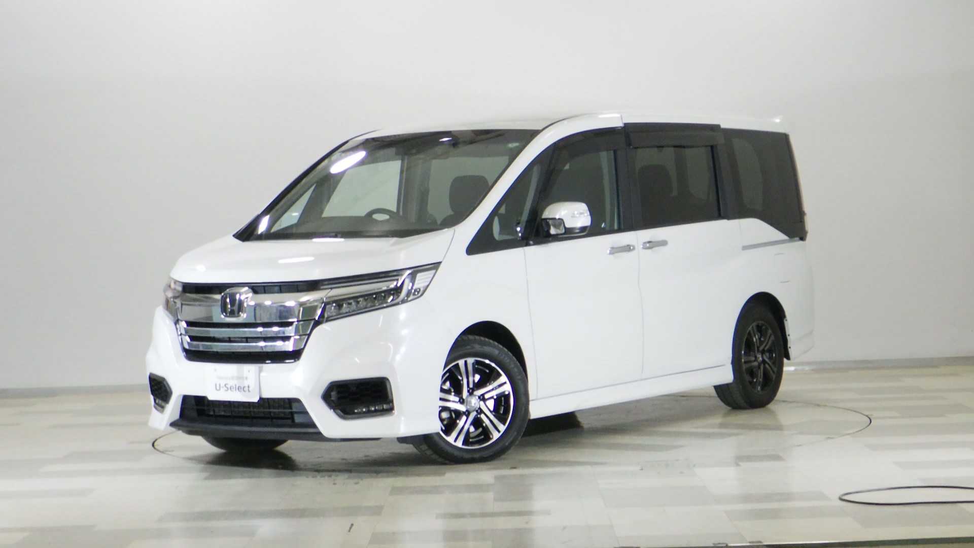 【車検あり】ホンダ　ステップワゴンスパーダ　バックカメラ　フロントカメラ　8人乗り ホンダ ステップワゴンスパーダ Z 8人乗り ワンオーナー車 HDD